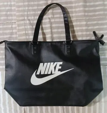 NIKE 인조 가죽 토트백