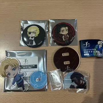 치. 묶음 판매 아크릴 스탠드 & 배지 4개 세트