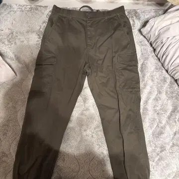 올리브 그린 카고 팬츠