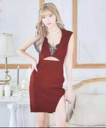 JEWELS 와인 레드 와플 원단 컷 아웃 타이트 드레스