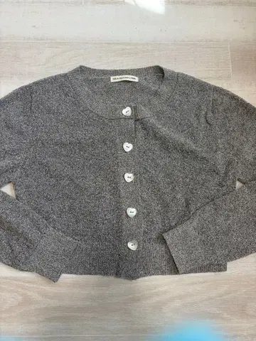 시루무린 쉘 하트 부클레 숏 가디건 헤더 그레이