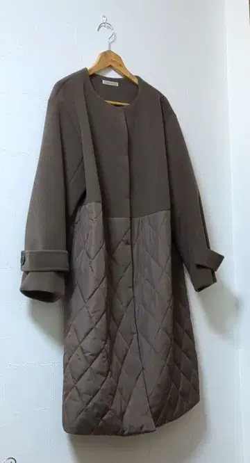 [ 4L 사이즈 ] 거의 새상품 퀼팅 롱 코트