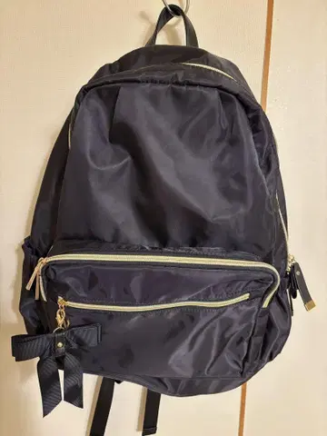 블랙 리본 포함 백팩