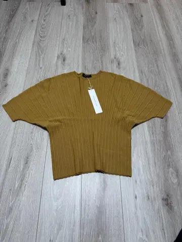 stunning lure 머스타드 반팔 니트