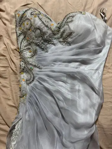 하자 있음 IRMA 실버 비즈 자수 드레스