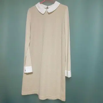 베이지 긴팔 카라 부착 원피스