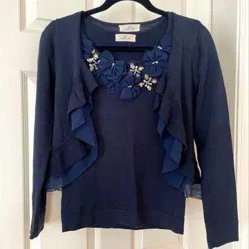 Viaggo Blu 네이비 니트 앙상블 플라워 비쥬 스웨터 & 볼레로