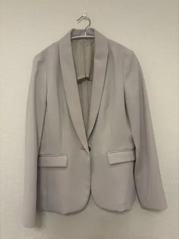 베이지 정장 세트