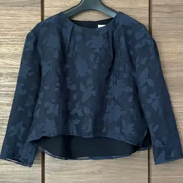 자유구 자카드 디자인 블라우스
