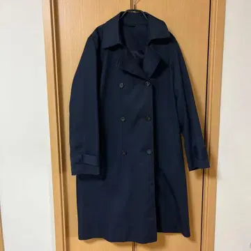 GU 네이비 더블 브레스트 트렌치코트