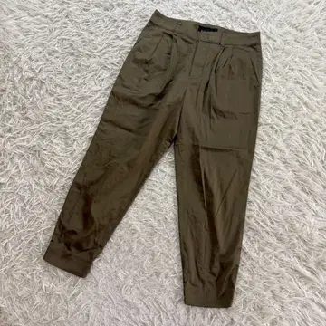 UNTITLED 올리브색 테이퍼드 팬츠