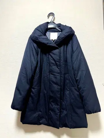 새상품급 자유구의 네이비 숄카라 다운 코트