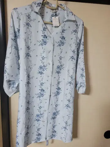 스카이블루 꽃무늬 긴팔 원피스 허리 리본 포함 새상품