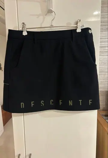 DESCENTE 여성용 골프 스커트 블랙