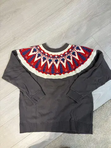 에스닉 자수 그레이 맨투맨