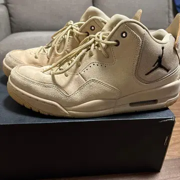 조던 베이지 스웨이드 스니커즈