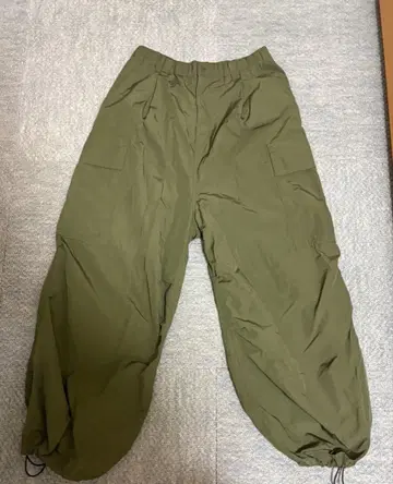프릭스 스토어 올리브 컬러 카고 팬츠