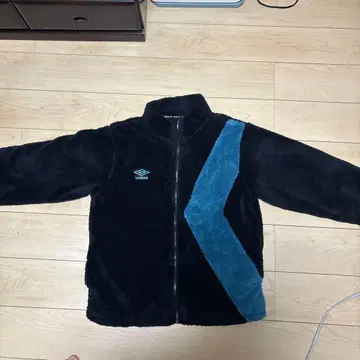 umbro 플리스 자켓 블랙/파랑