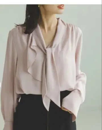 로얄 새틴 보타이 블라우스 Noble