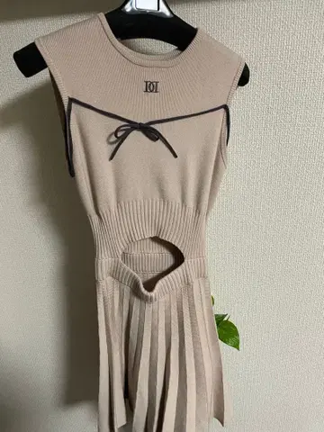 Darich 슬리브리스 니트 원피스 베이지