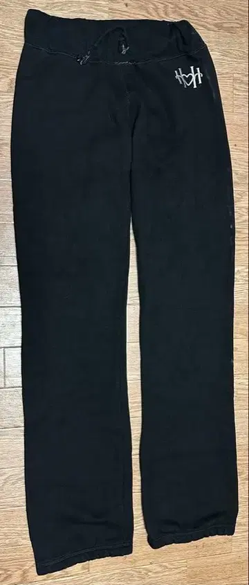 HUGS AND HONIS 스웨트 팬츠 블랙