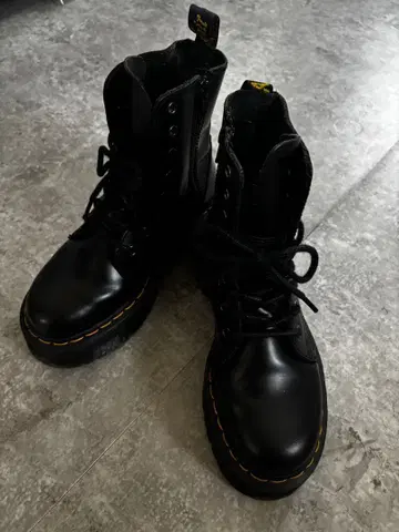 닥터마틴 8홀 23cm