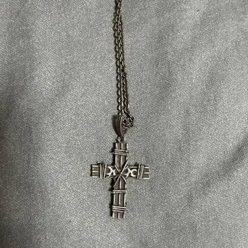 9090 실버 뜨개질 십자가 목걸이