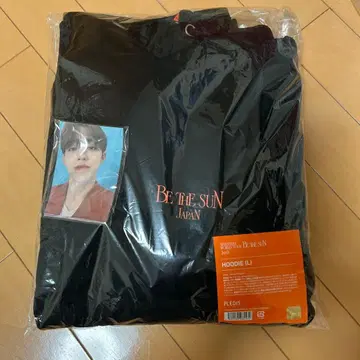 SEVENTEEN 후드티와 트레이딩 카드