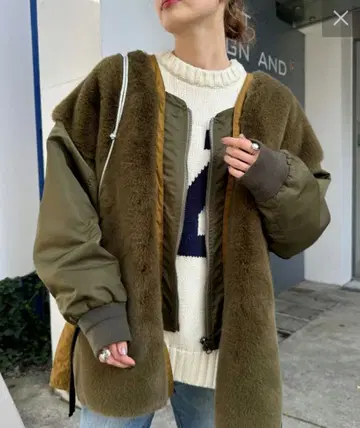 거의 미사용 esinta 에신타 퍼 절개 자켓