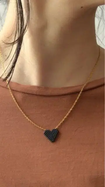 하트형 비즈 목걸이 NOZZI BAZZAR