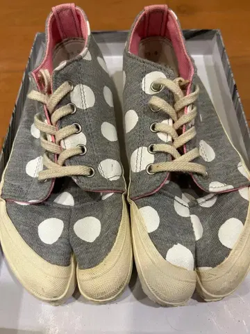 SOUSOU 타비 스니커즈 도트 무늬