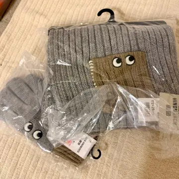 유니클로 안야 힌드마치 새상품 머플러 장갑