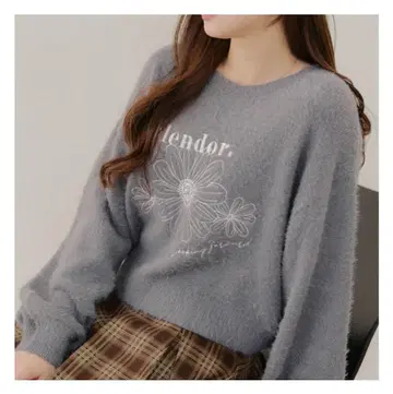 NICE CLAUP 샤기 플라워 자수 니트