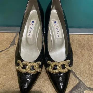 DIANA 블랙 스틸레토 펌프스