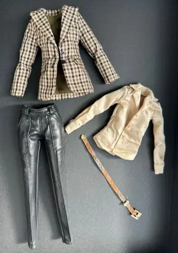 About A Boy Jaeme Costas 아웃핏 4점