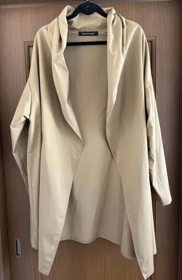 미즈이로 인드 베이지 코트