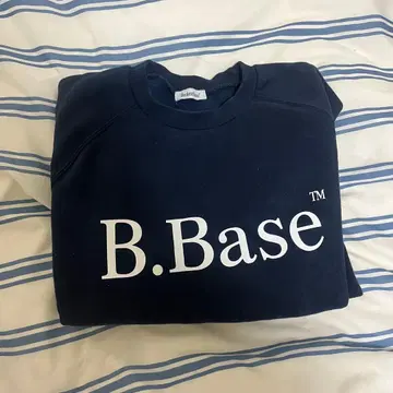 B.Base 네이비 로고 트레이닝복
