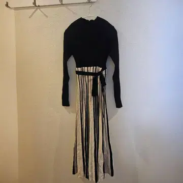 배색 체인지 리브 롱 슬리브 니트 원피스 MERCURYDUO