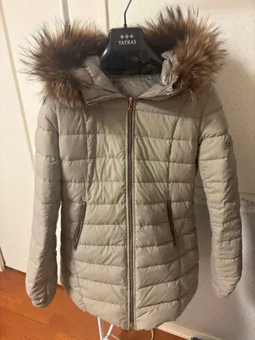 TATRAS 후드 부착 다운 자켓 리버서블 행거 있음