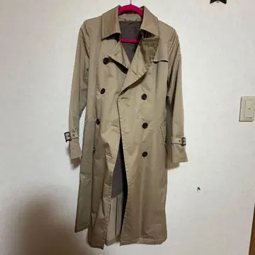 베이지 트렌치코트 더블 브레스트