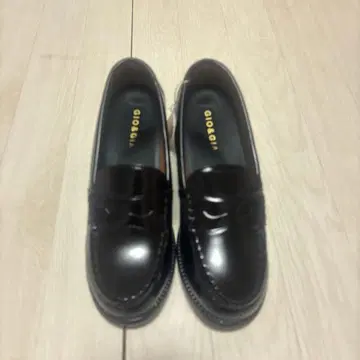 GIO & GIO 블랙 로퍼 중간 힐