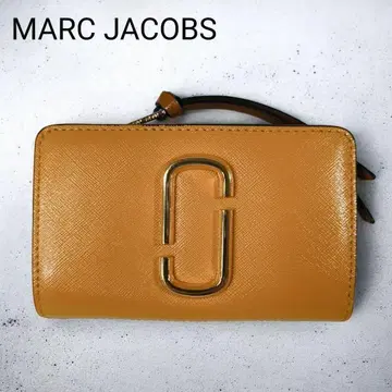 마크제이콥스 스냅샷 에나멜 가죽 접이식 지갑