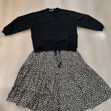 시뇽 디니테코리에 스커트 트레이닝복 세트