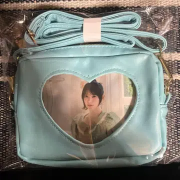 ILLIT 플래티넘 잡화 숄더 파우치 모카 1개