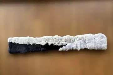 새상품급 BIANCA EPOCA 퍼 소재 그레이&블랙 머플러