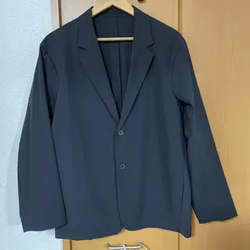 GU 블랙 테일러드 자켓