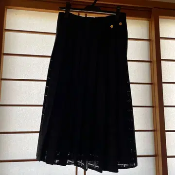 [새상품급] EPOCA 블랙 플리츠 스커트 버튼 포함