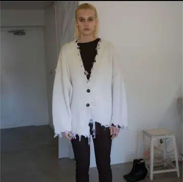 PERVERZE 퍼버스 LOOSE KNIT CARDIGAN