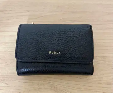 [ 대폭 할인 중 ] FURLA 블랙 3단 폴더형 지갑