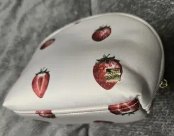 GELATO PIQUE 딸기 무늬 파우치